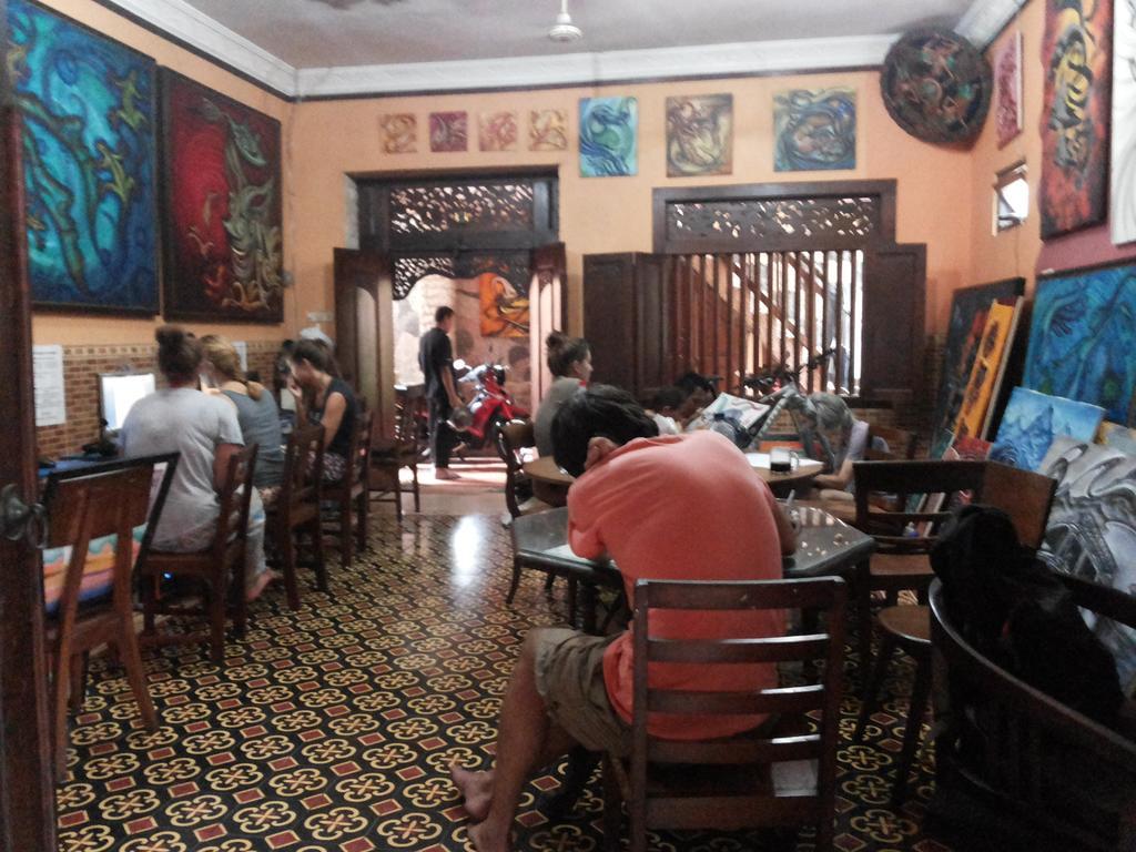 Losmen Setia Kawan Jogjakarta Buitenkant foto